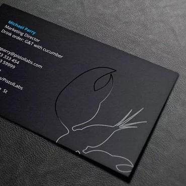 Печать визиток с лаком