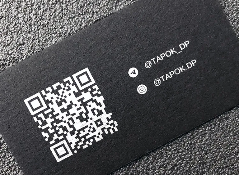 Шелкография визиток белыми красками