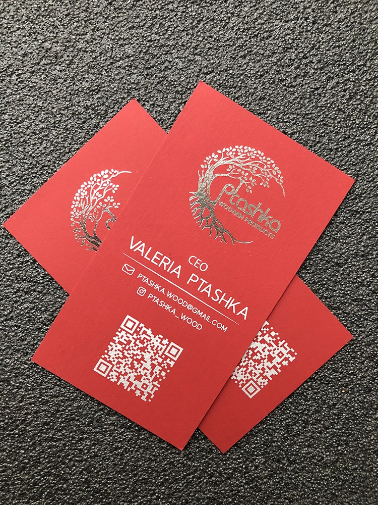 Визитки с тиснением серебряной фольгой