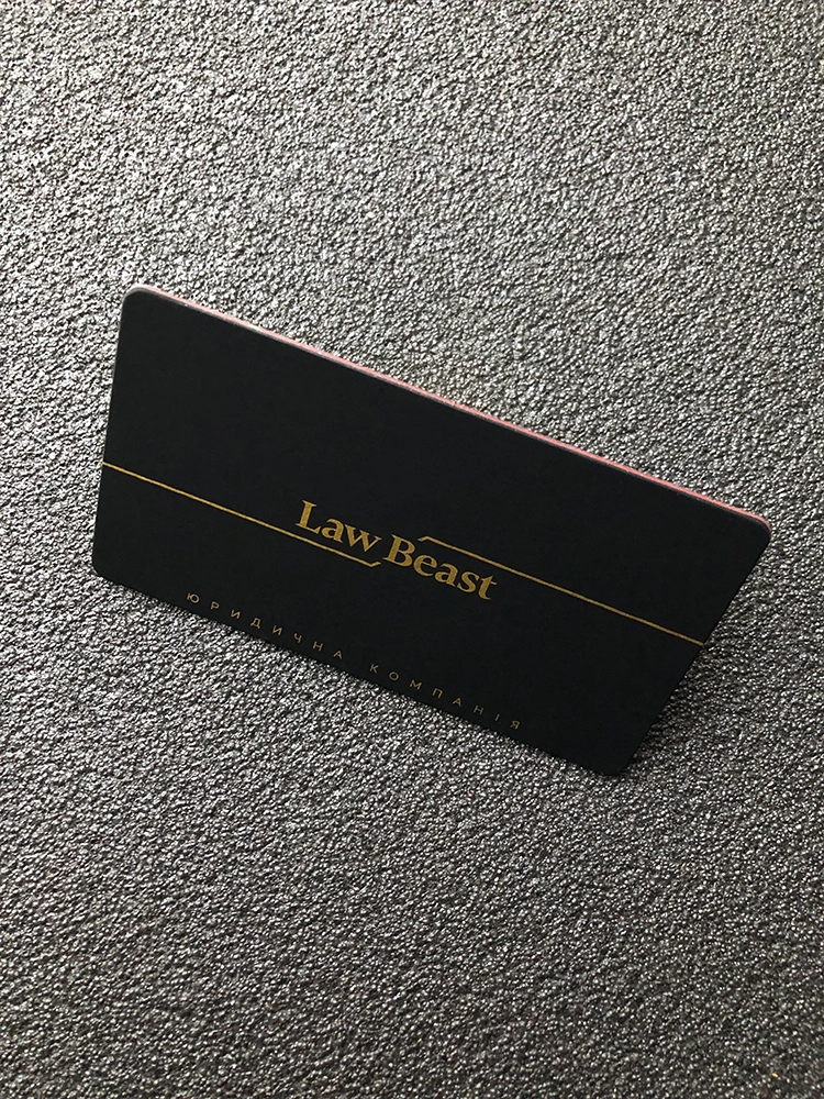 Кашированые визитки с тиснением золотой фольгой