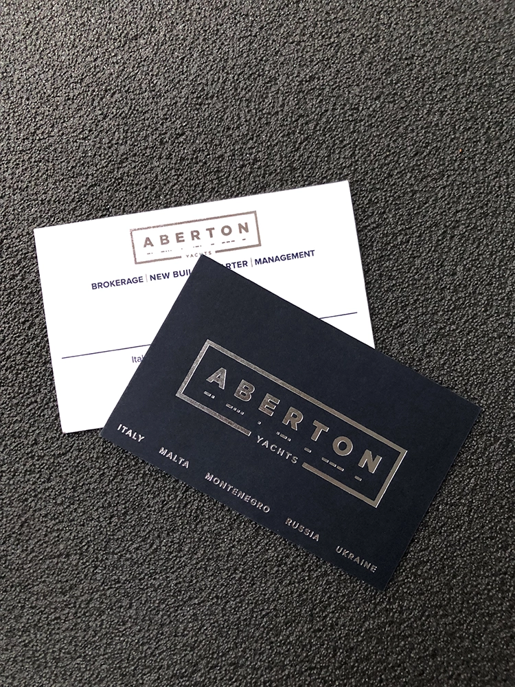 Кашированые визитки с тиснением серебряной фольгой