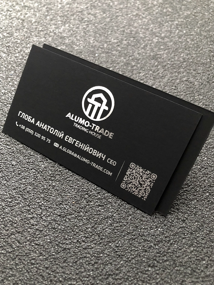 Визитка с тиснением серебряной фольгой и печатью серебром