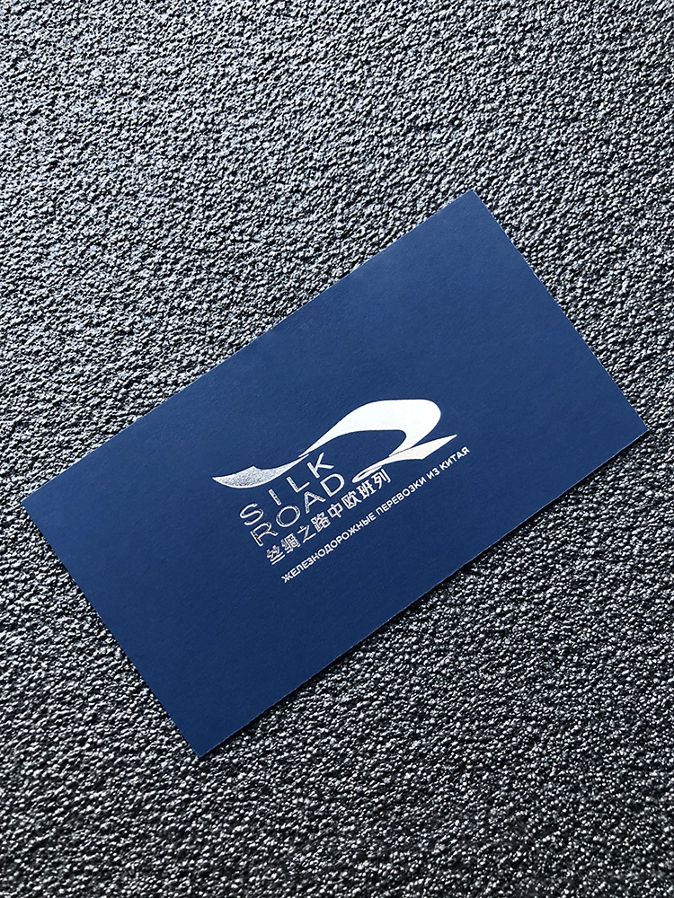 Визитки с тиснением серебряной фольгой