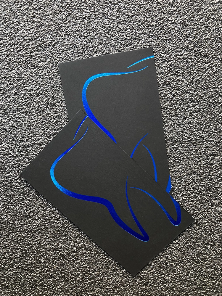 Визитки с тиснением цветной фольгой синего цвета