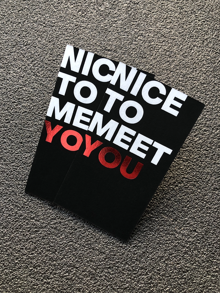 Визитки с тиснением цветной фольгой красного цвета