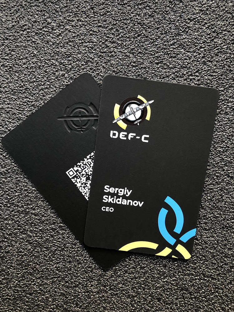 Визитки на чёрном картоне с конгревным тиснением