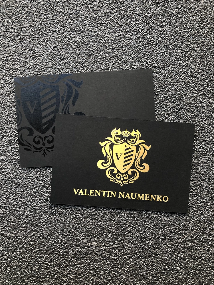 Визитки с тиснением цветной фольгой