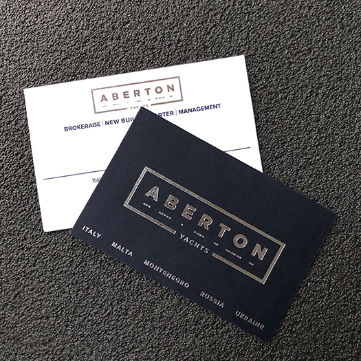 Двухслойные визитки с тиснением себебряной фольгой